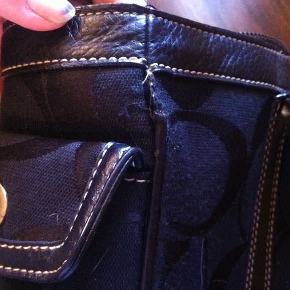Authentic coach purse. - Picture 3 of 4