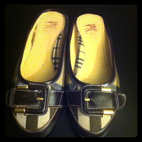 Partial trade with @Yazzia Burberry slings