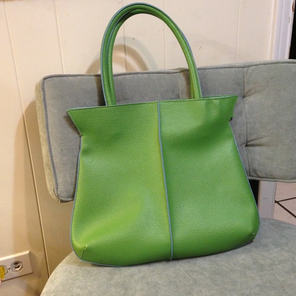 SOLD! Green leather purse
