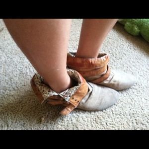 Tan stamped flower decore'd boots