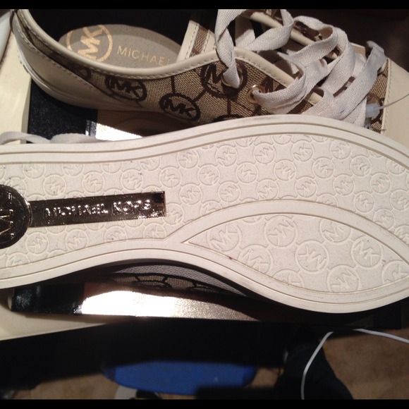 ✨✨SOLD SOLD SOLD✨✨ - Picture 3 of 3