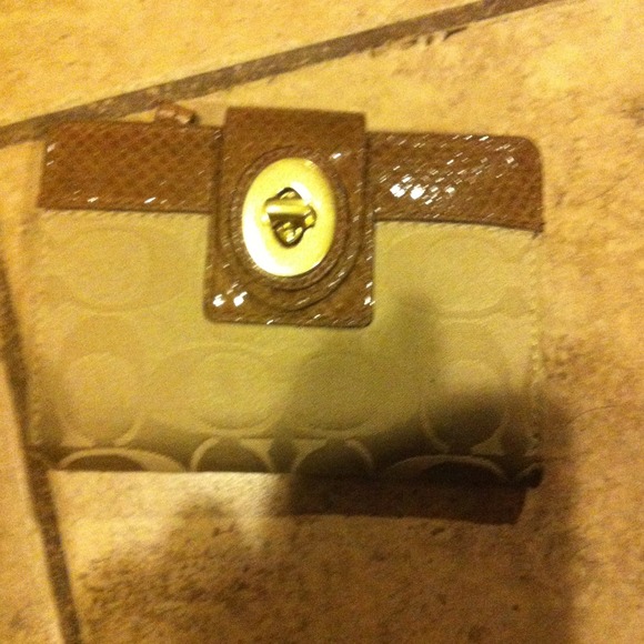 Coach auth snakeskin wallet reduced to sell