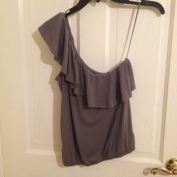 One shoulder top