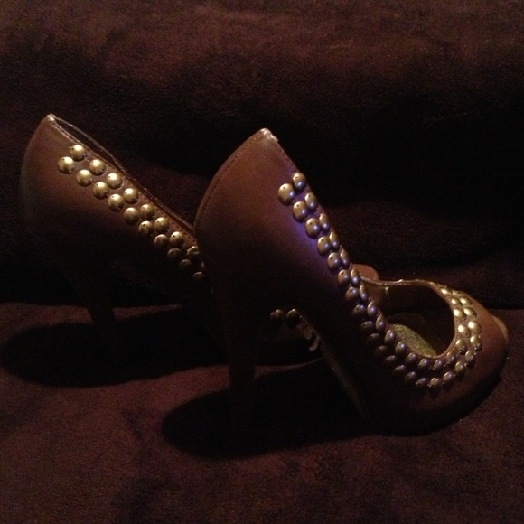 4 inch camel color heels - Picture 3 of 3