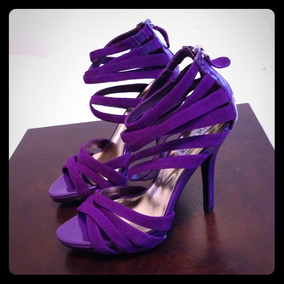 Steve Madden - Minnah purple suede sandals sz 8