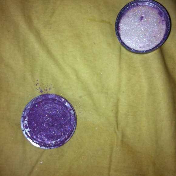 Hold @pinkrocker Bundle of make up and jeans