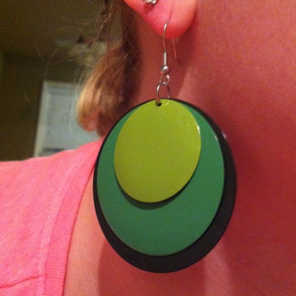 🚫SOLD🚫Color Blocked Green Earrings - Picture 2 of 3