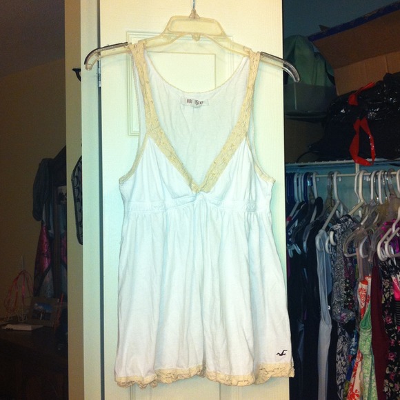 HOLLISTER Tank - Picture 1 of 2
