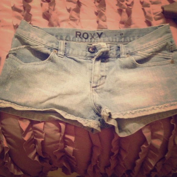 ROXY light wash denim shorts
