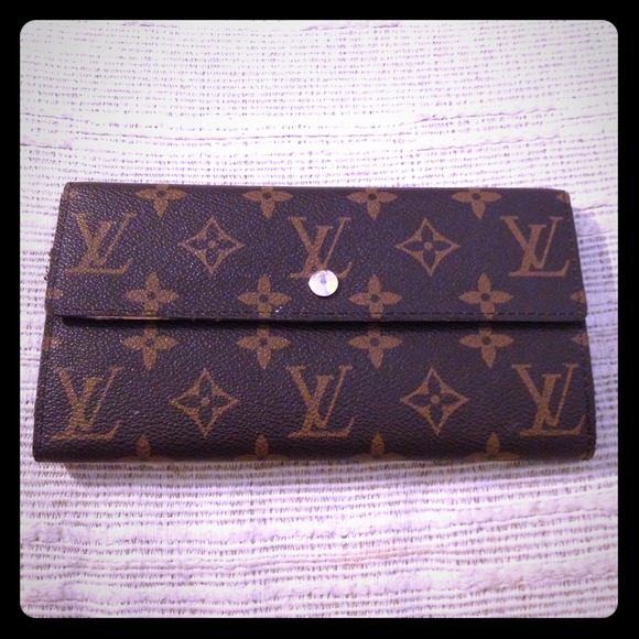 Louis Vuitton wallet not authentic!!