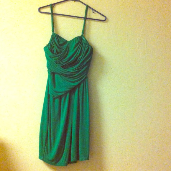 Removable strap- Strapless green dress