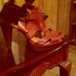 Bakers Shoes platform high heels 3'heel