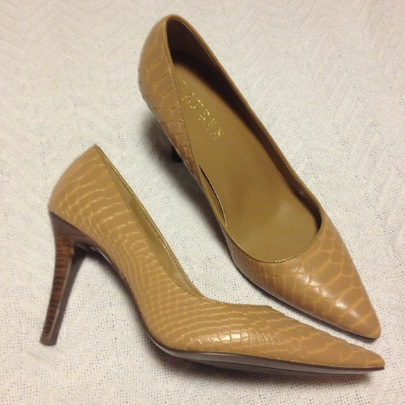 🙅BUNDLED! Tan, snakeskin textured pumps