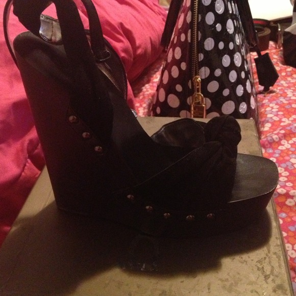 Bebe wedges