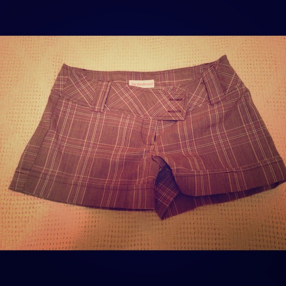 Joe Benbasset plaid shorts!