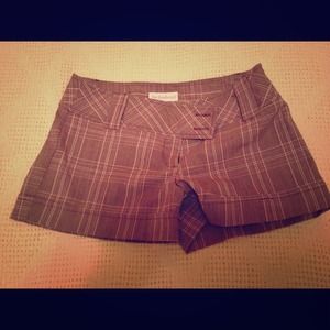 Joe Benbasset plaid shorts!