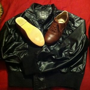 Black leather jacket & oxfords !