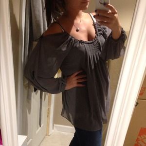 ❌RESERVED❌ @tksmartt WILSTER -size M cutout sleeve