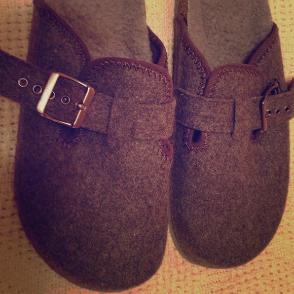 Grey belted felt slippers!