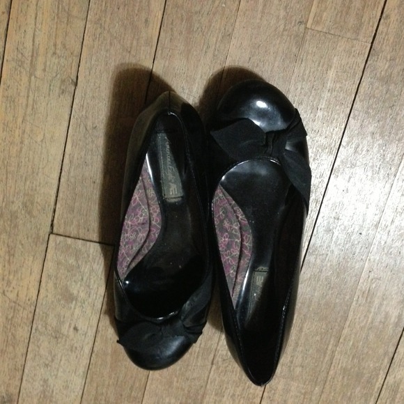 Black flats with bow