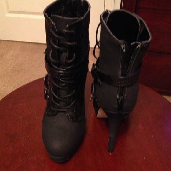 💢💢SOLD💢💢Black boots