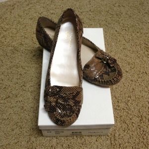 Cute snake skin Ann Klein shoe.