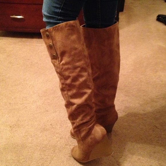 💢💢SOLD💢💢Knee hi wedge boots