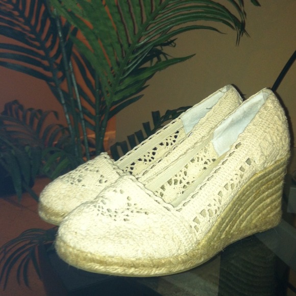 Newport News beige crochet wedges