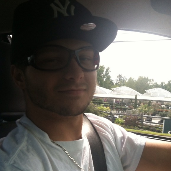 Selling my annoying fiancé! Any takers?!!