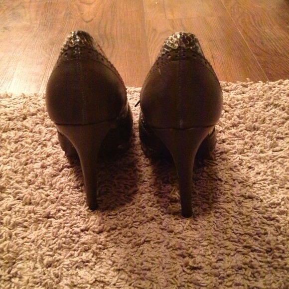 Great pair of brown heels. - Picture 3 of 3