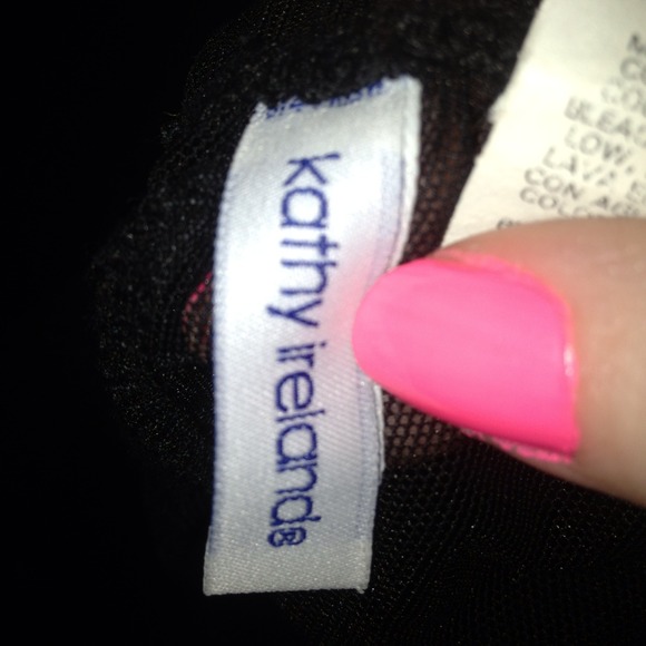 🔴Sold in bundle🔴Kathy Ireland swimsuit cover - Picture 3 of 3