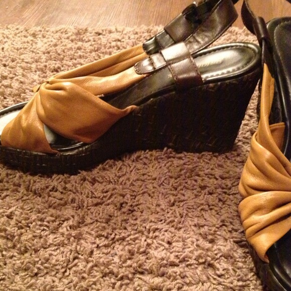 Yellow wedges - Picture 2 of 3