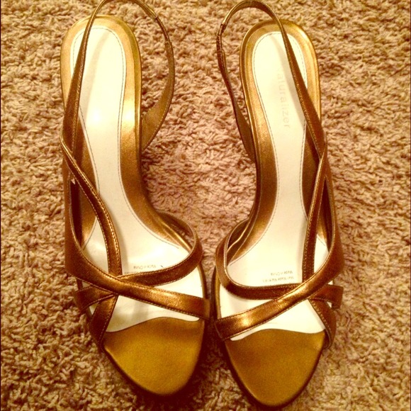 Gold dress shoes - Picture 1 of 3