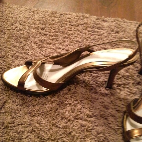 Gold dress shoes - Picture 2 of 3