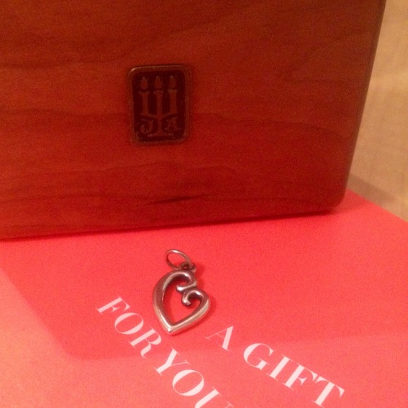 ❌SOLD❌James Avery charm