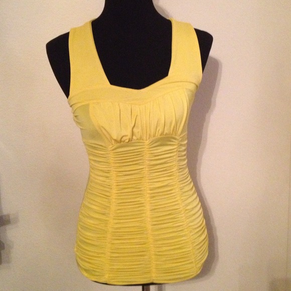 🔴SOLD🔴🎀bundle BEBE tops - Gold (BEBE) yellow - Picture 3 of 4