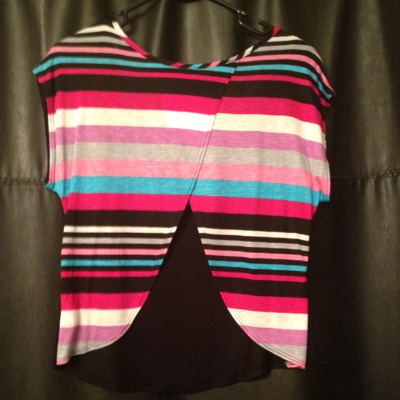 Cute peekaboo backed shirt! Never worn! - Picture 1 of 2