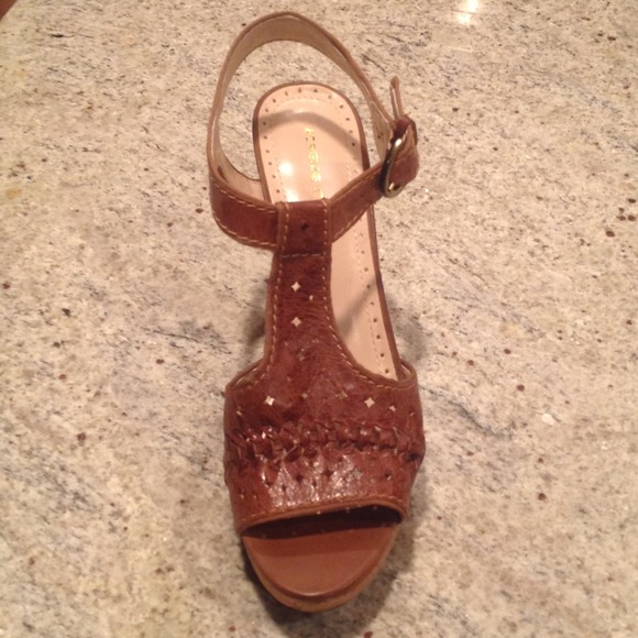 🌹SALE🌹NWOT AdrienneVittadini Shoes - Picture 2 of 4