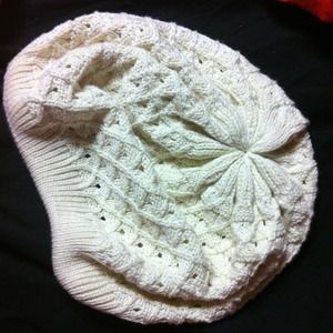 SOLD!✨ Off-white knitted slouch hat