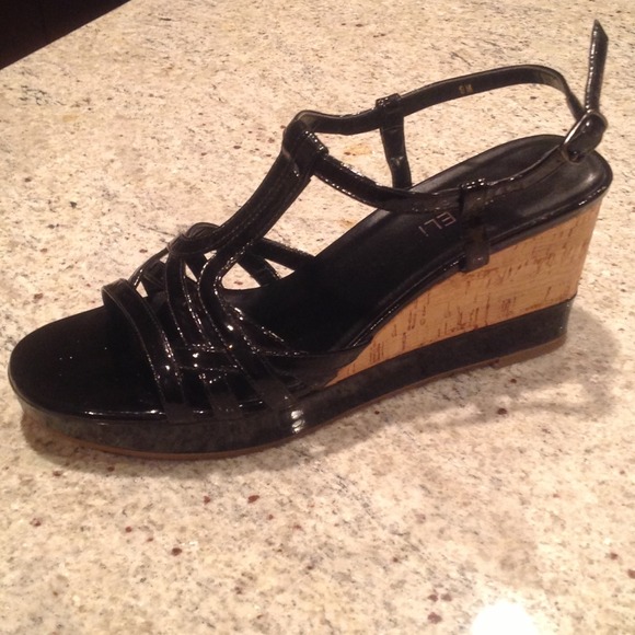 🚨SOLD IN A BUNDLE🚨Vaneli Black Wedge