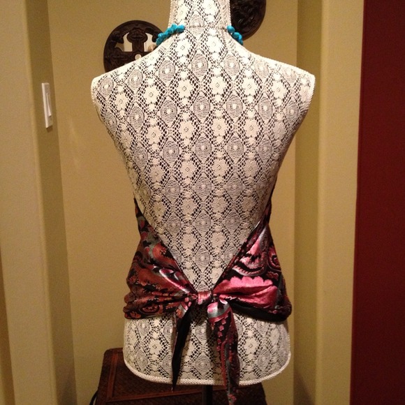 Triangle top ~ Boutique Item 💖 - Picture 3 of 4