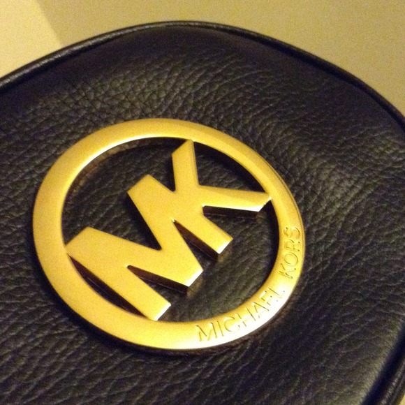 Michael Kors FULTON Black Genuine Leather Cosmetic - Picture 3 of 4