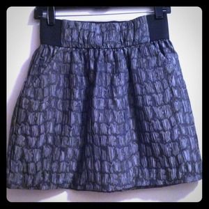 Short, Fitted Skirt w Pockets