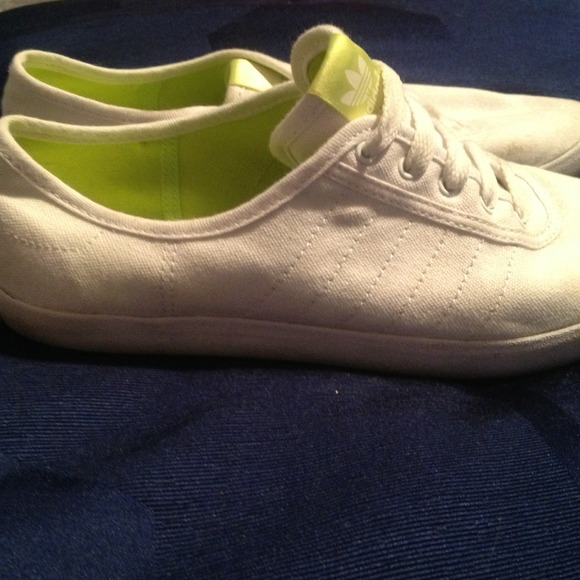 🚫SOLD🚫White with Neon Green Sleek Series Adidas - Picture 3 of 3