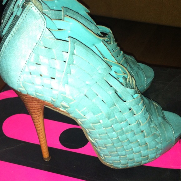 Shoes - Picture 2 of 3