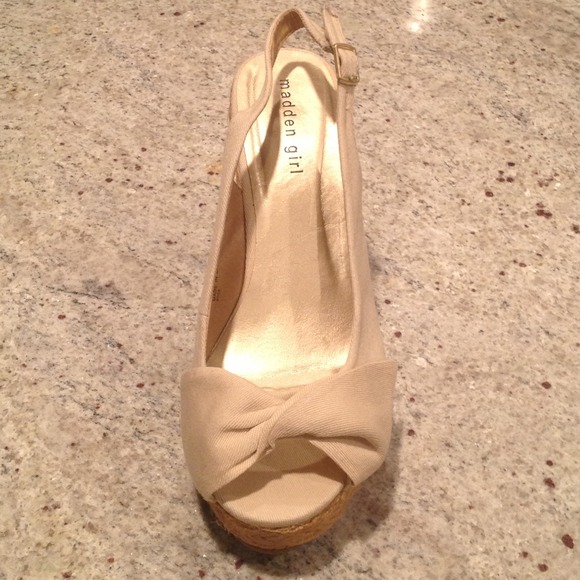 🌹SALE🌹Madden Girl Wedge NWOT - Picture 2 of 4