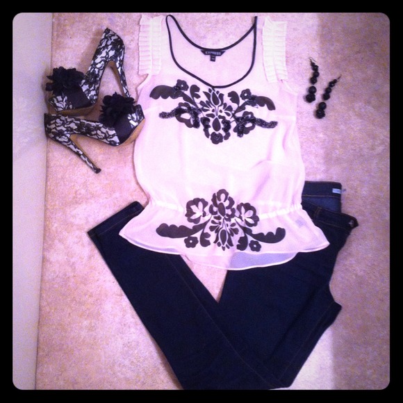 Light pink and black tank top