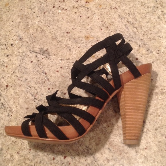 ❤️SALE❤️Seychelles Black Heels - Picture 3 of 4