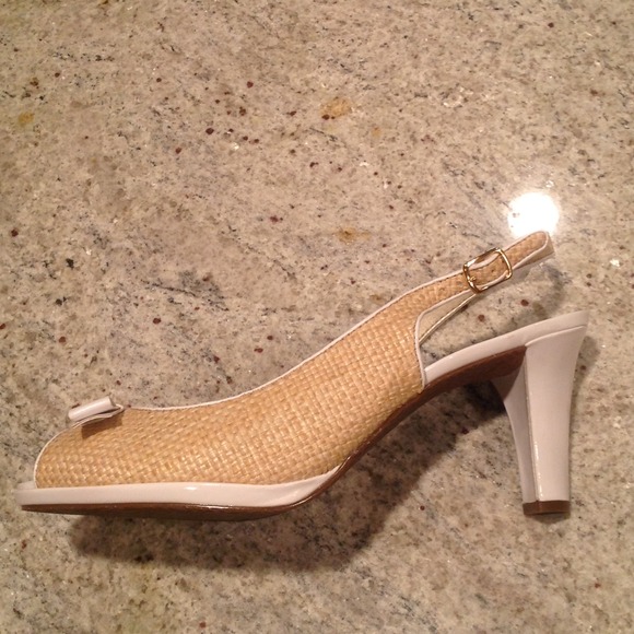 🌹SALE🌹Liz Claiborne Straw NWOT - Picture 3 of 4