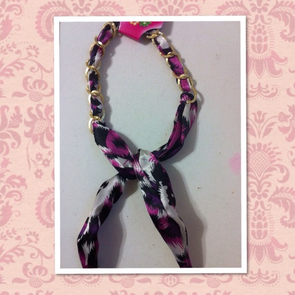 Very cute and fashionable headband